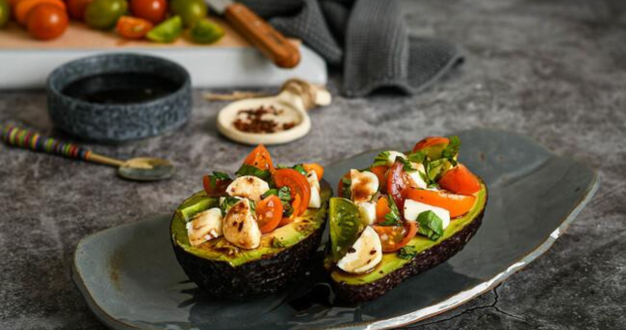 Best Ensalada Caprese Con Palta Near Me
